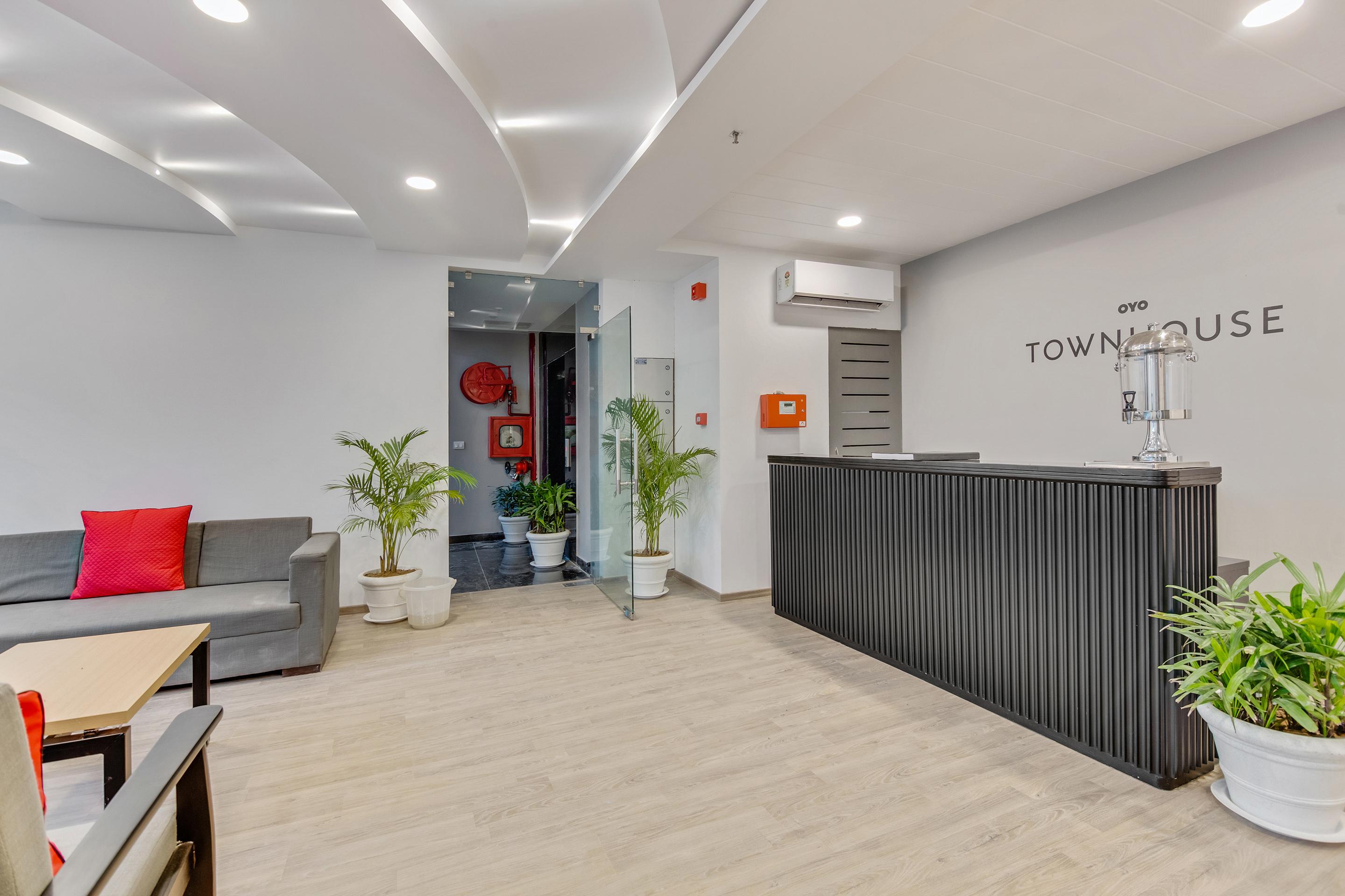 Townhouse Sector 49 Near Logix City Centre Noida Dış mekan fotoğraf