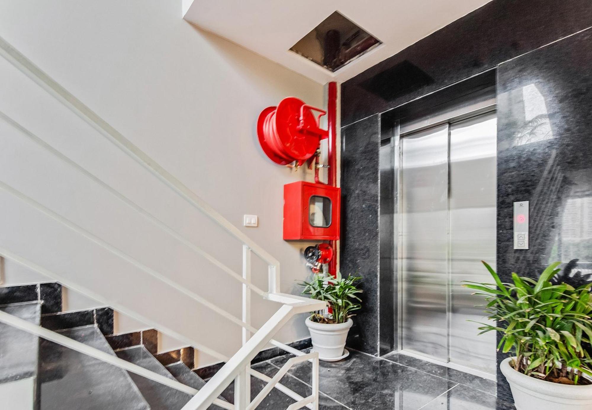 Townhouse Sector 49 Near Logix City Centre Noida Dış mekan fotoğraf