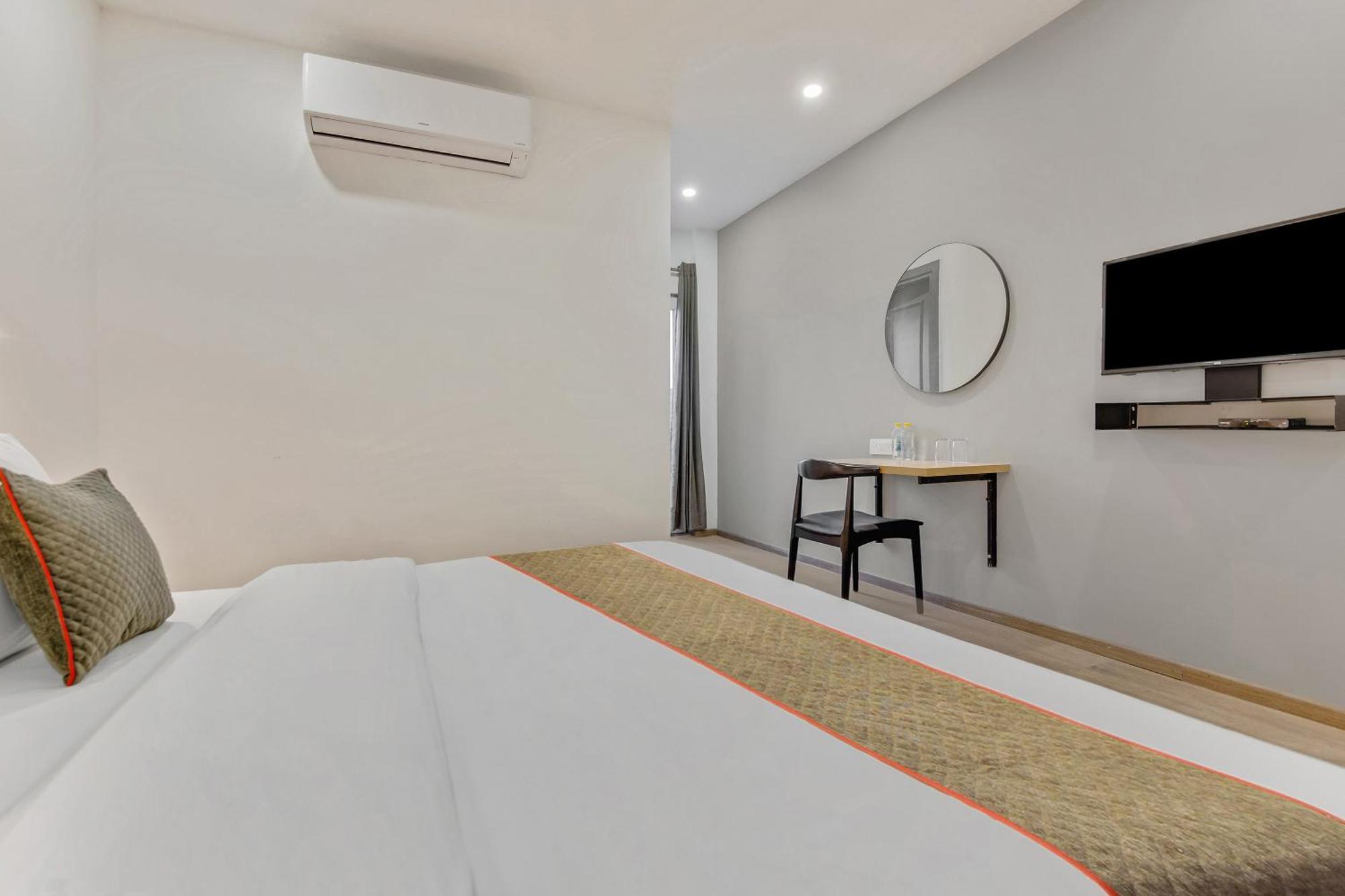 Townhouse Sector 49 Near Logix City Centre Noida Dış mekan fotoğraf