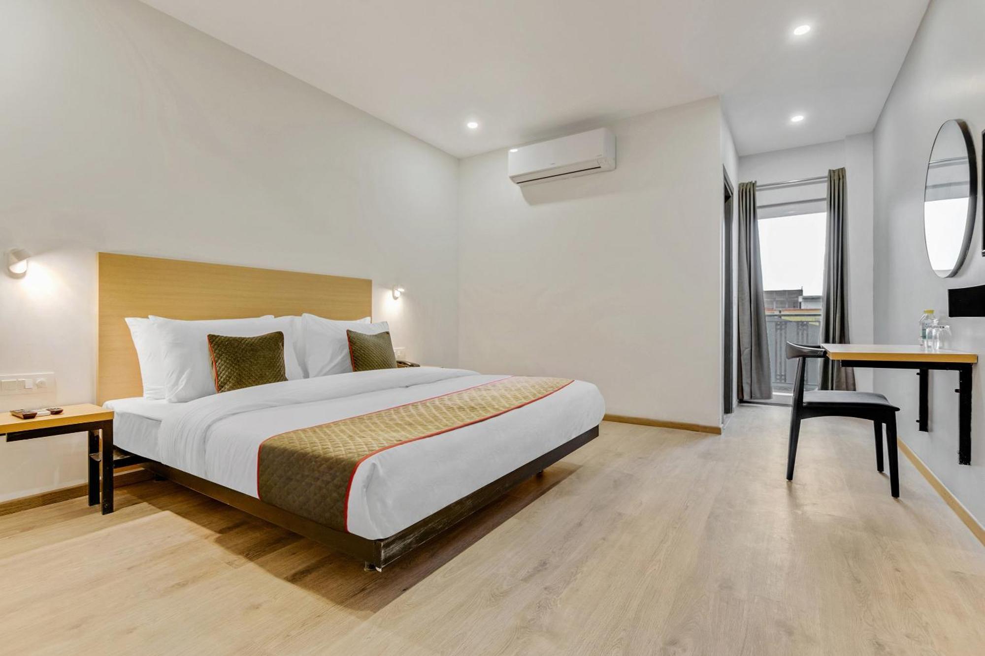 Townhouse Sector 49 Near Logix City Centre Noida Dış mekan fotoğraf