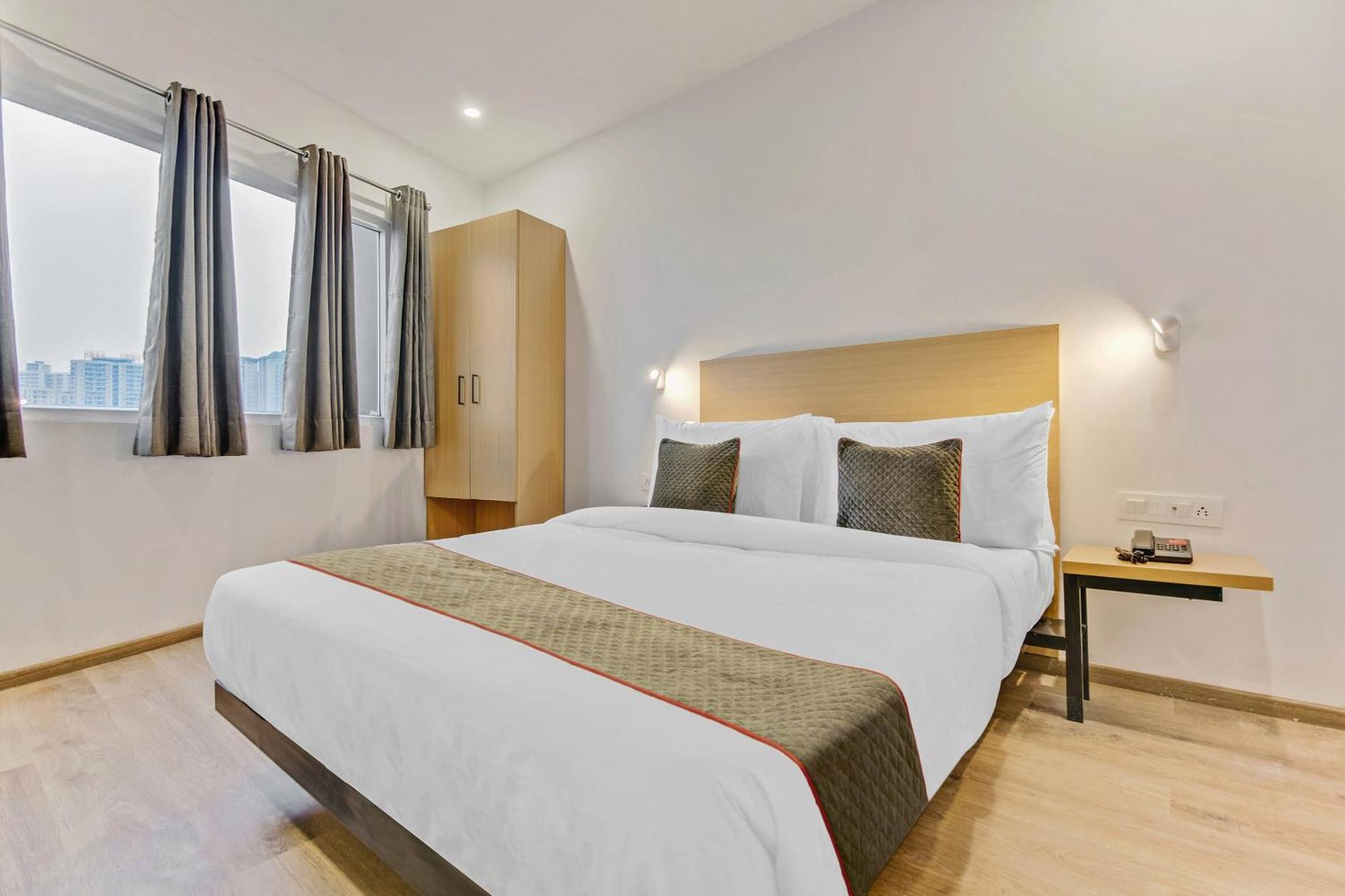 Townhouse Sector 49 Near Logix City Centre Noida Dış mekan fotoğraf