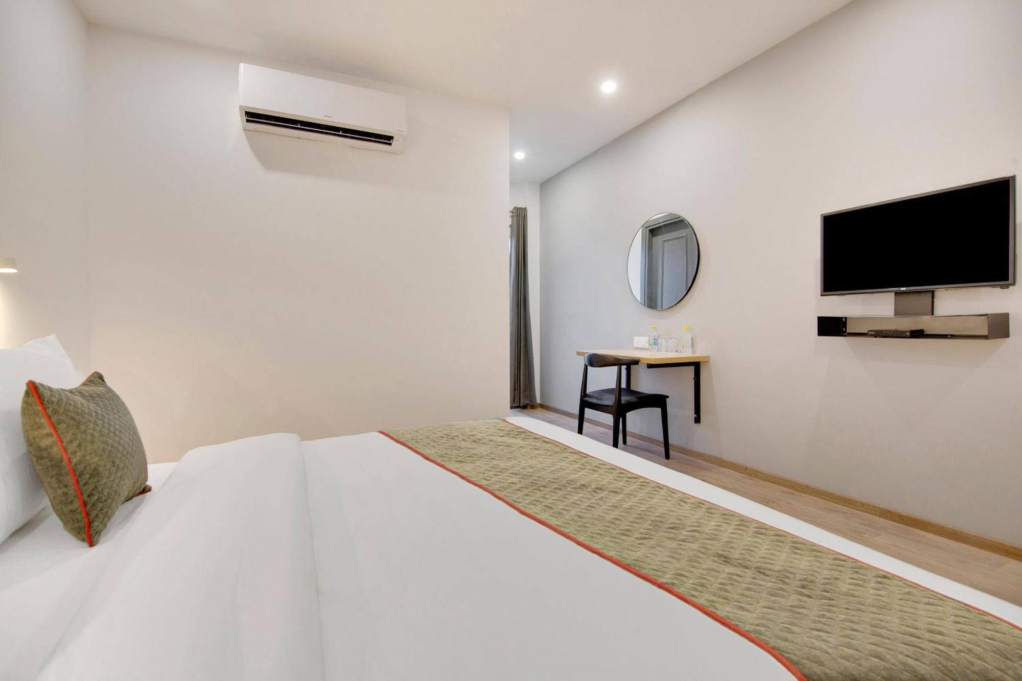 Townhouse Sector 49 Near Logix City Centre Noida Dış mekan fotoğraf