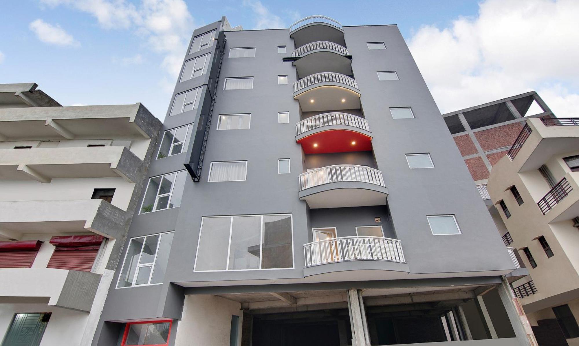 Townhouse Sector 49 Near Logix City Centre Noida Dış mekan fotoğraf