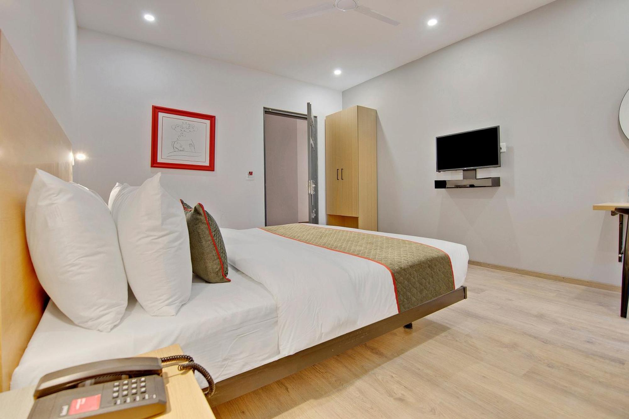 Townhouse Sector 49 Near Logix City Centre Noida Dış mekan fotoğraf