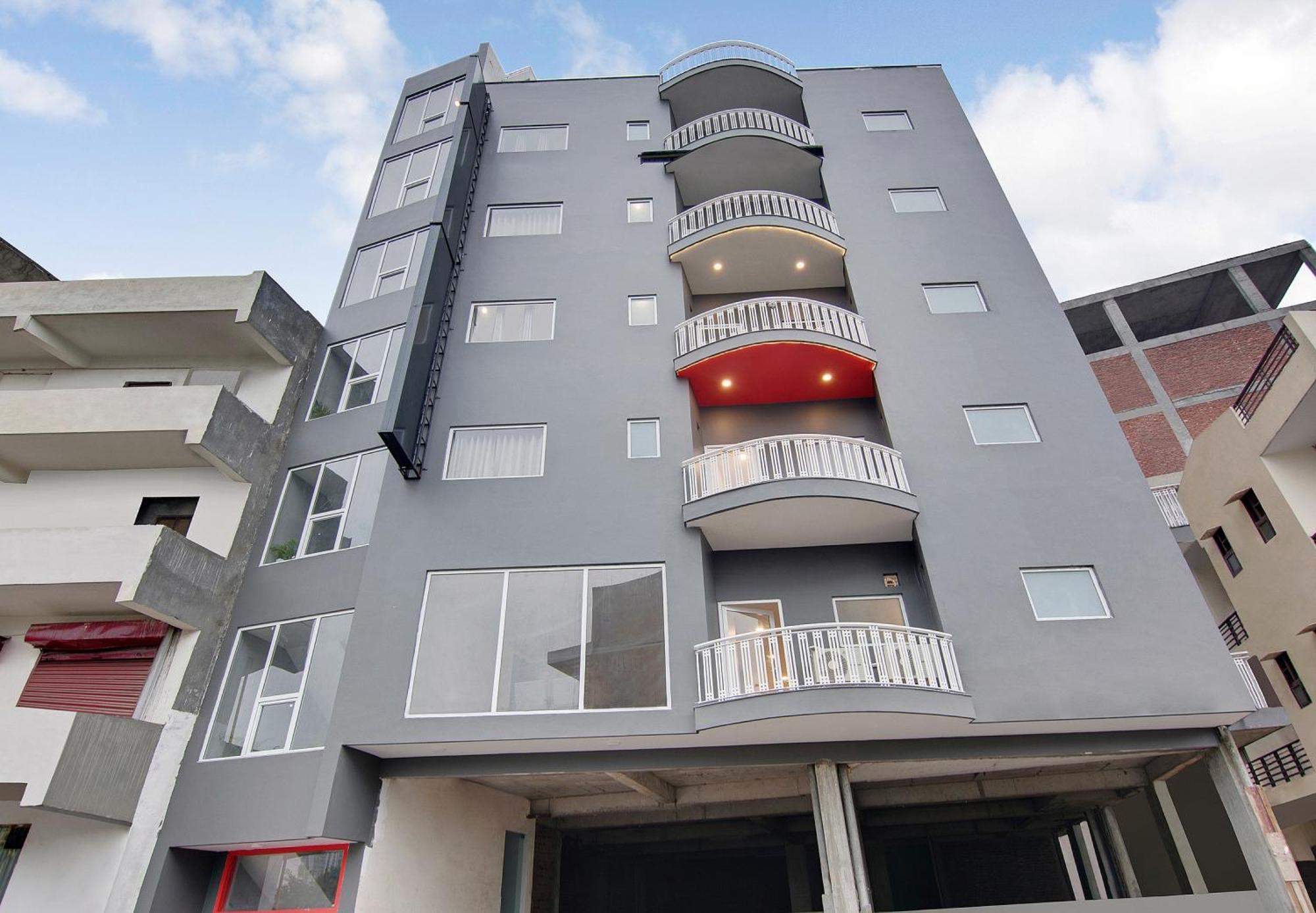 Townhouse Sector 49 Near Logix City Centre Noida Dış mekan fotoğraf