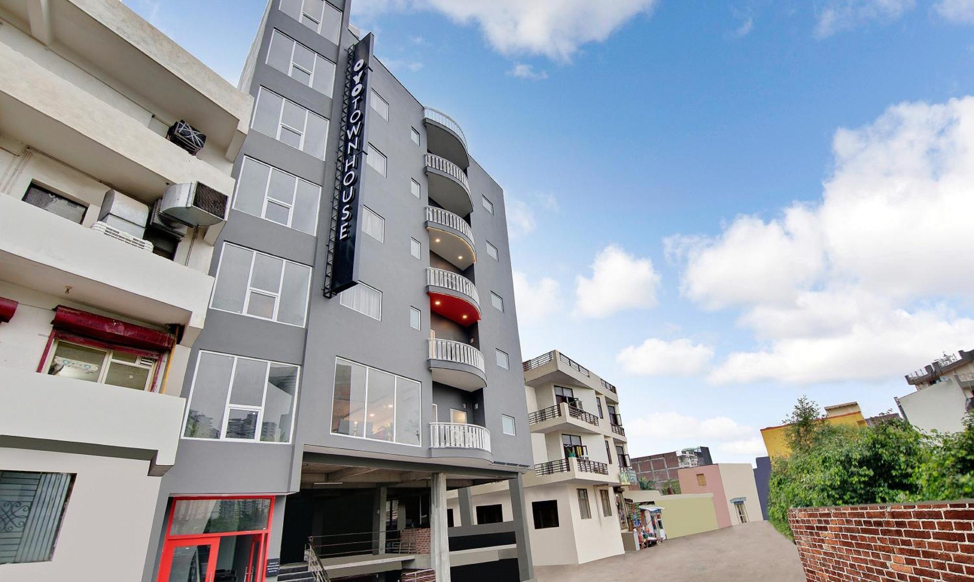 Townhouse Sector 49 Near Logix City Centre Noida Dış mekan fotoğraf